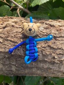 Accessoires au poil animaux fait main, fabrication en Normandie, porte-clé nounours bleu