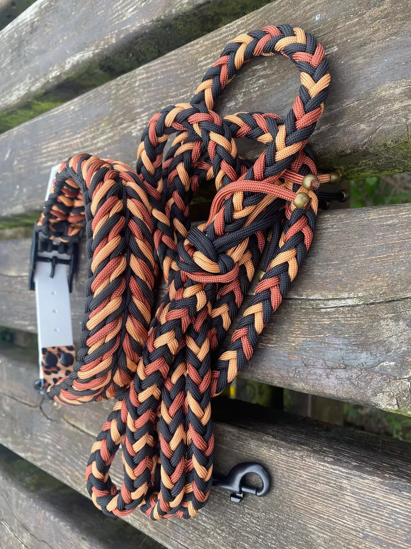 Accessoires au poil animaux fait main, fabrication en Normandie, laisse pour chien herringbone style africain