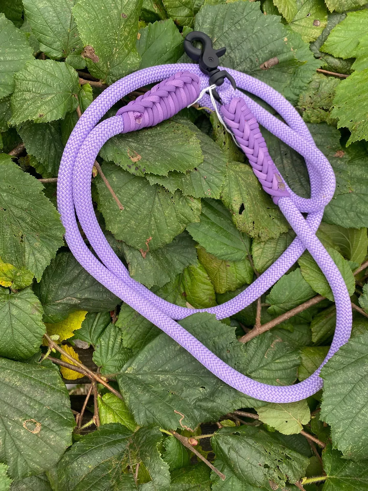 Accessoires au poil animaux fait main, fabrication en Normandie, laisse pour chien 10mm violet pastel