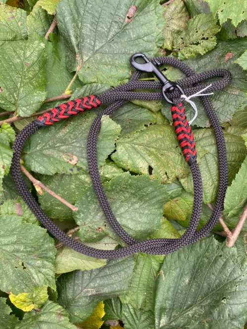 Accessoires au poil animaux fait main, fabrication en Normandie, laisse pour chien 8mm noire charbon