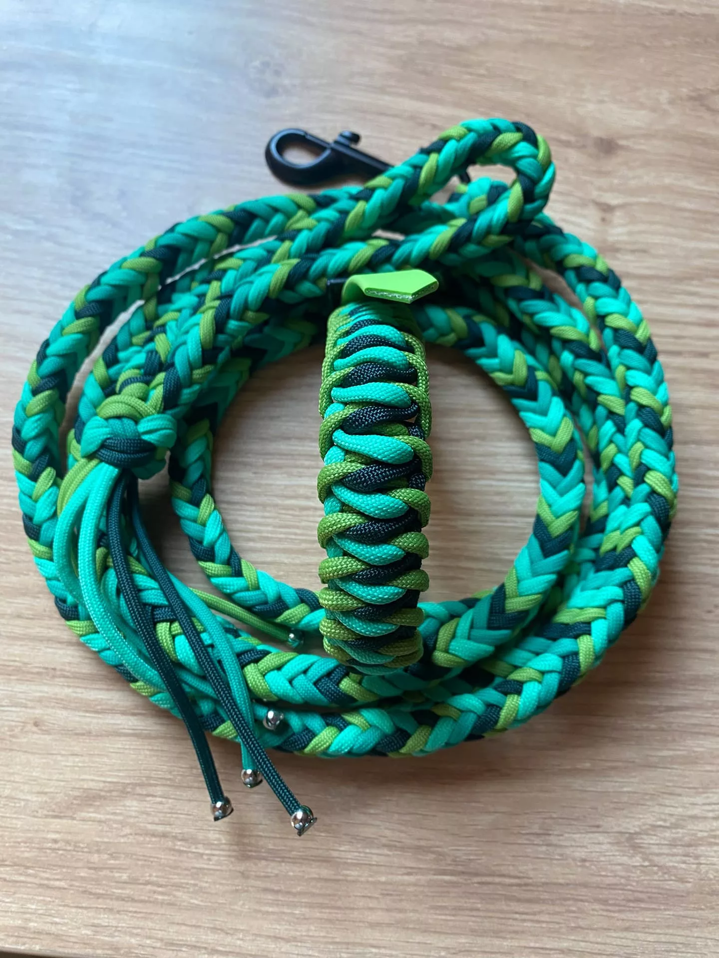 Accessoires au poil animaux fait main, fabrication en Normandie, exemple d'ensemble laisse et collier herringbone cascading ladder