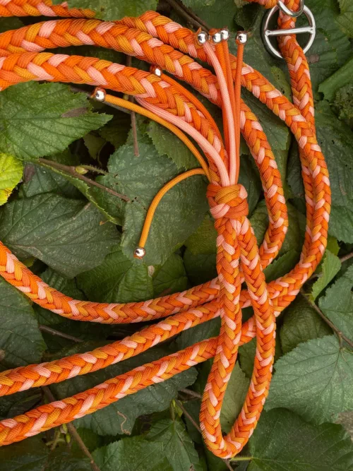 Accessoires au poil animaux fait main, fabrication en Normandie, laisse lasso pour chien coloris camaieu orange