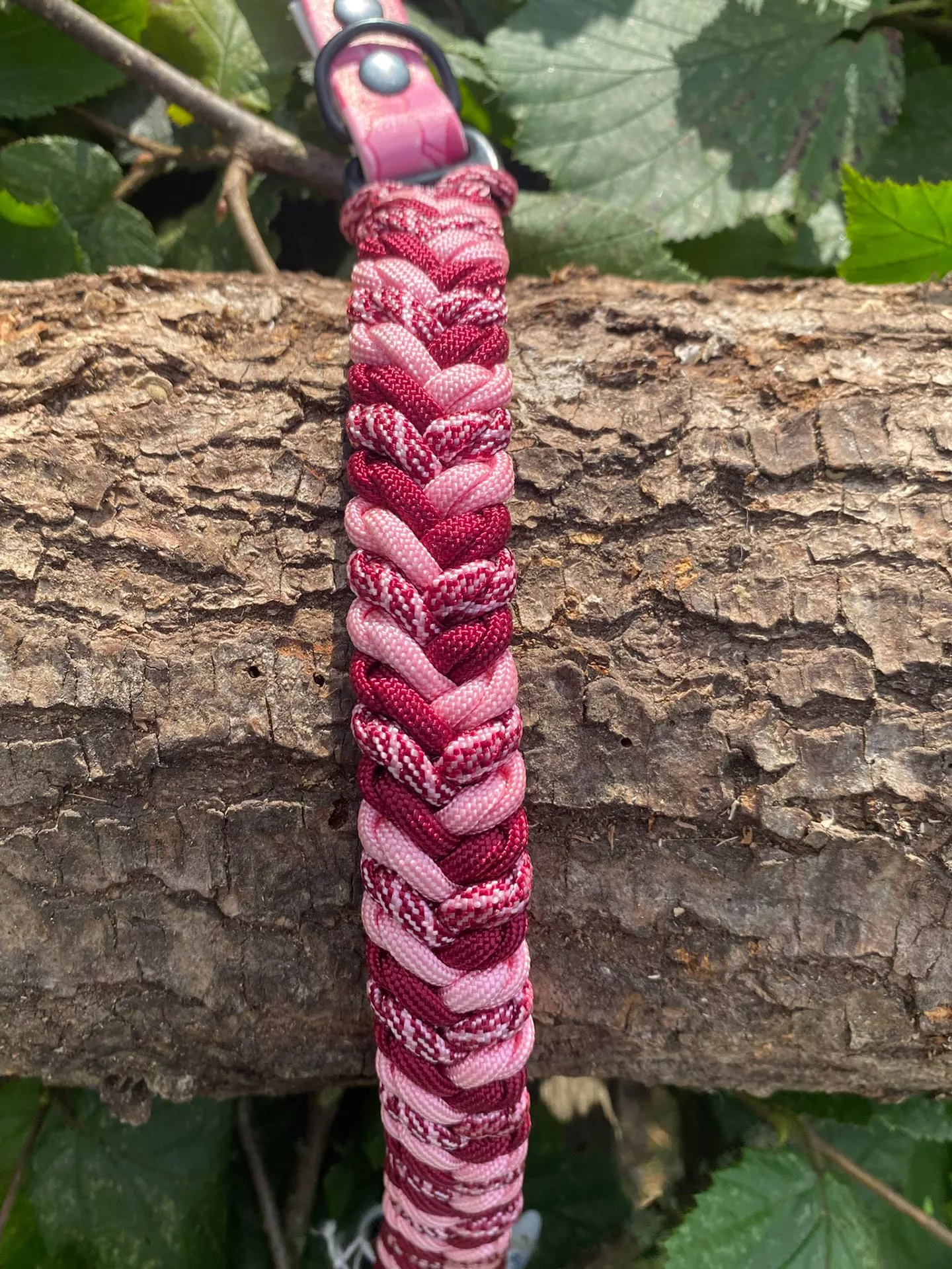 Accessoires au poil animaux fait main, fabrication en Normandie, collier type snakebelly 3 couleur coloris Burgundy rose bariolé