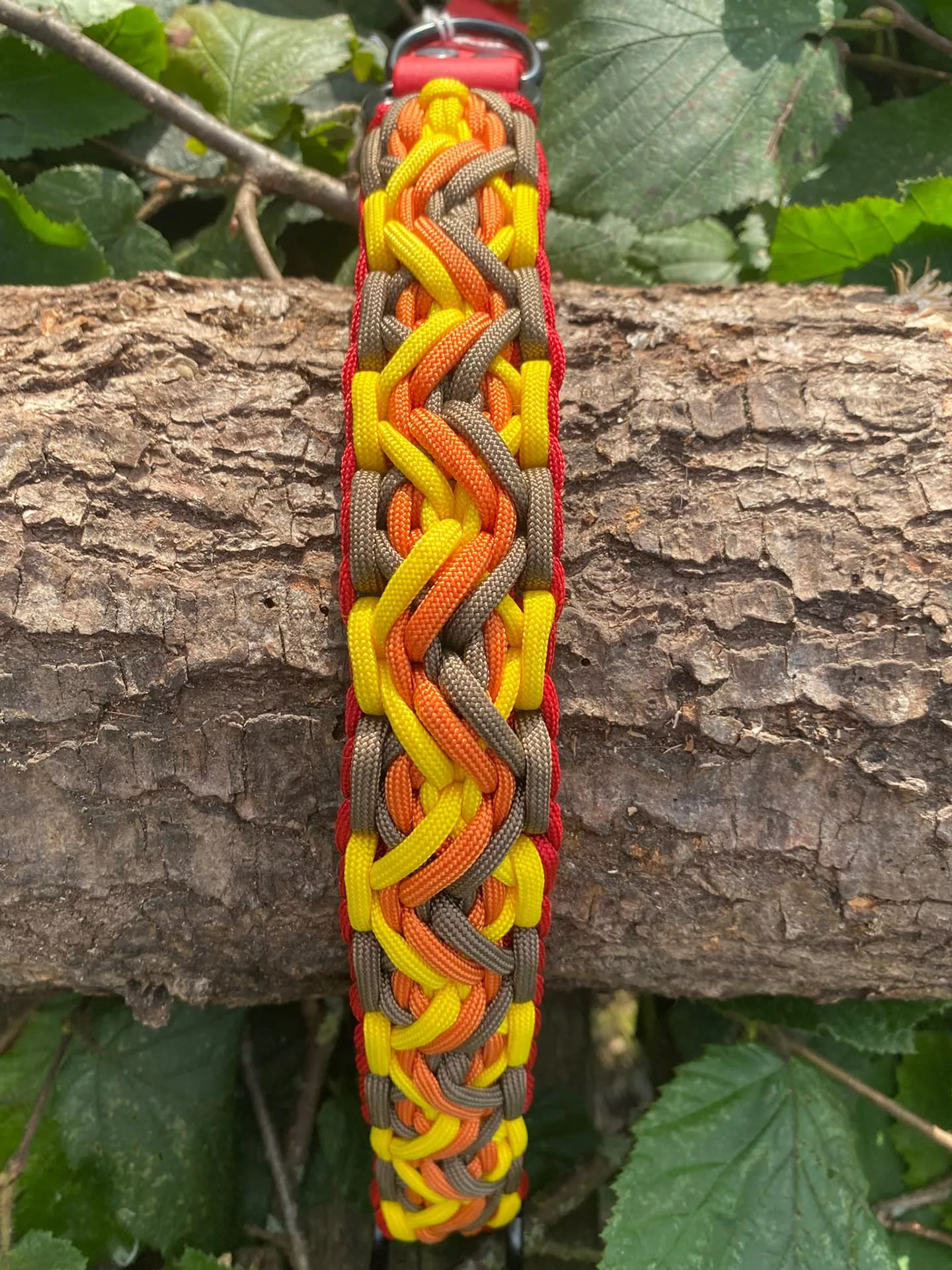 Accessoires au poil animaux fait main, fabrication en Normandie, collier type mystiqueWutz coloris orange chili et jaune