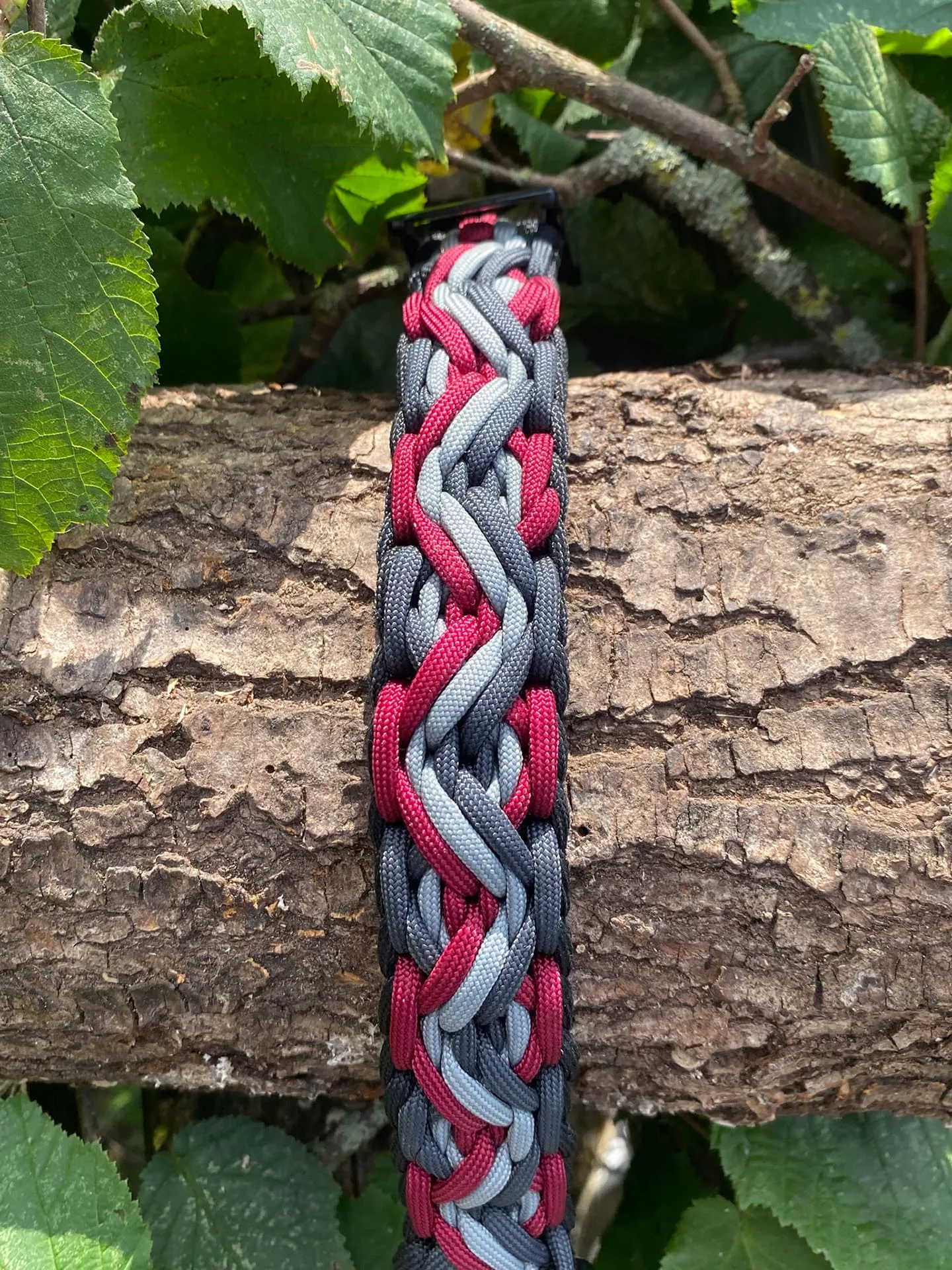 Accessoires au poil animaux fait main, fabrication en Normandie, collier type mystiqueWutz burgundy et gris