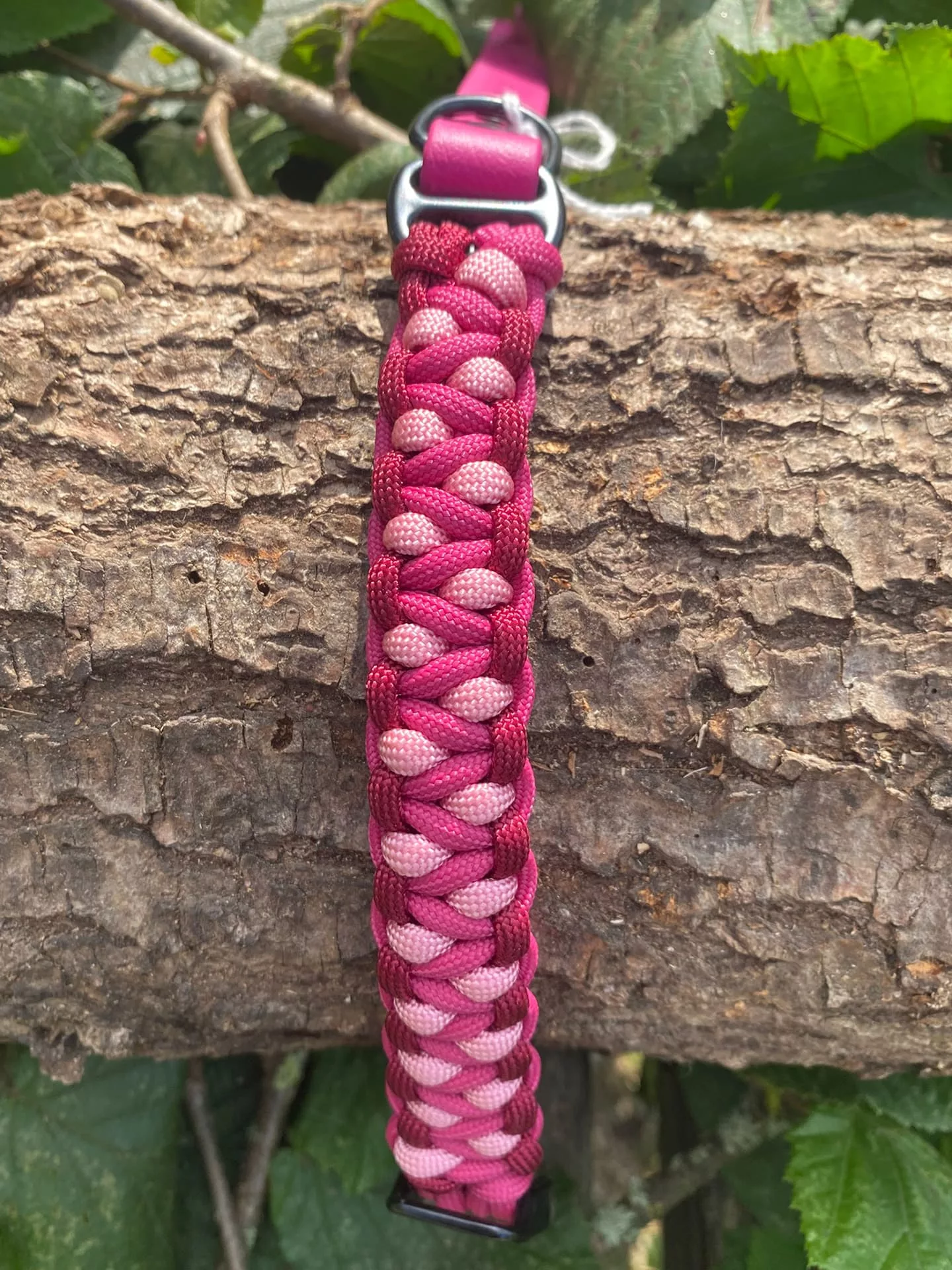 Accessoires au poil animaux fait main, fabrication en Normandie, collier salomon dragon coloris rose